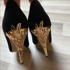 Shoe Dazzle Esperanza Black Gold Ornate Heels